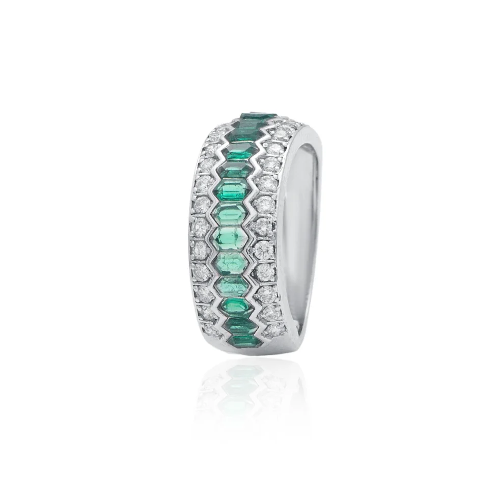 Latest Emerald Classic Solitaire Green Diamond Ring