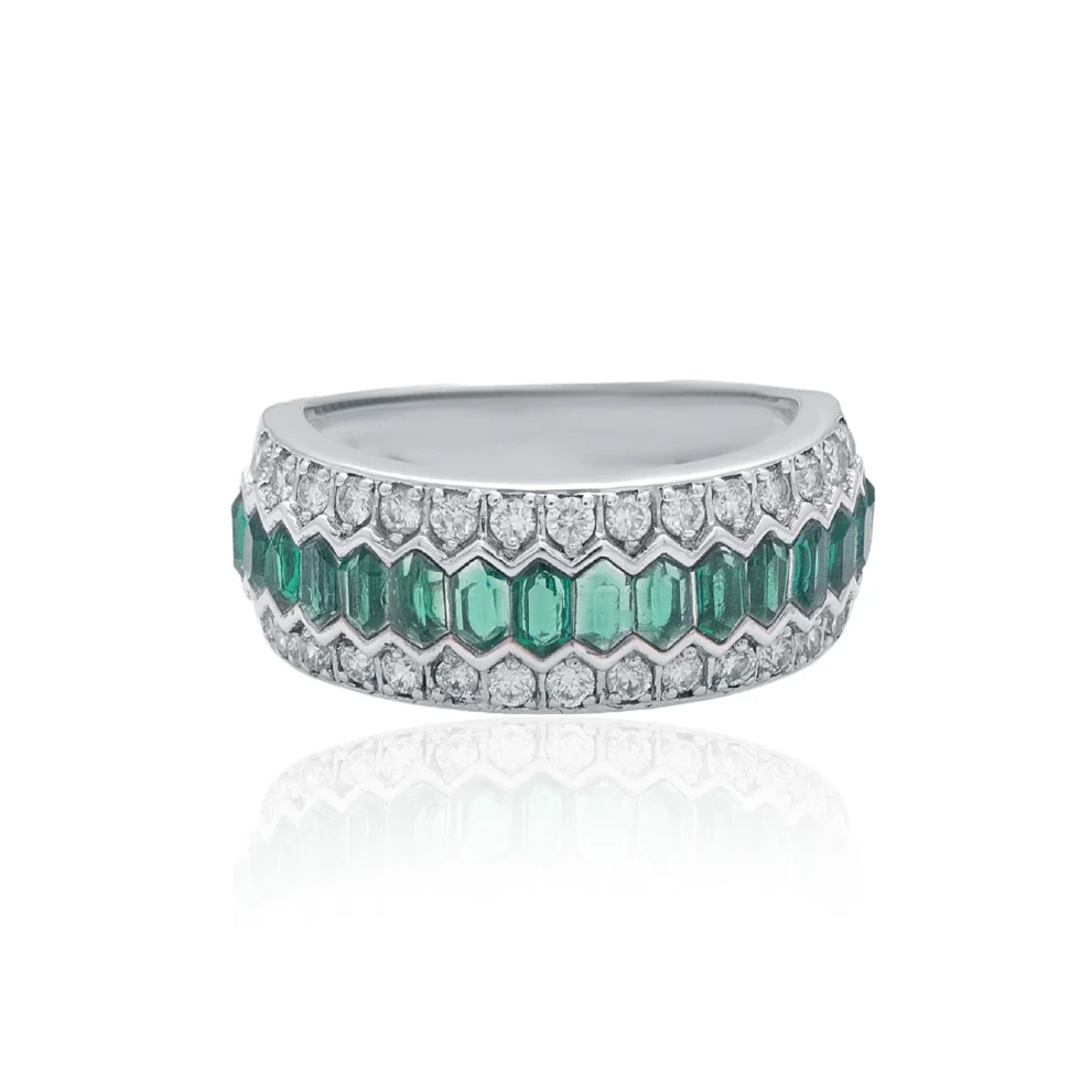 Latest Emerald Classic Solitaire Green Diamond Ring For Women